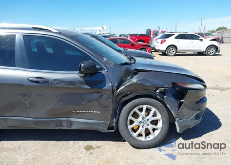 2016 Jeep Cherokee Latitude z USA, uszkodzony, nr VIN 1C4PJLCB3GW346755